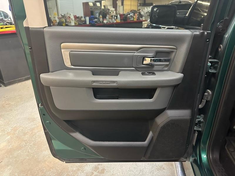 RAM 1500 Big Horn Crew Cab 4WD SWB 2016