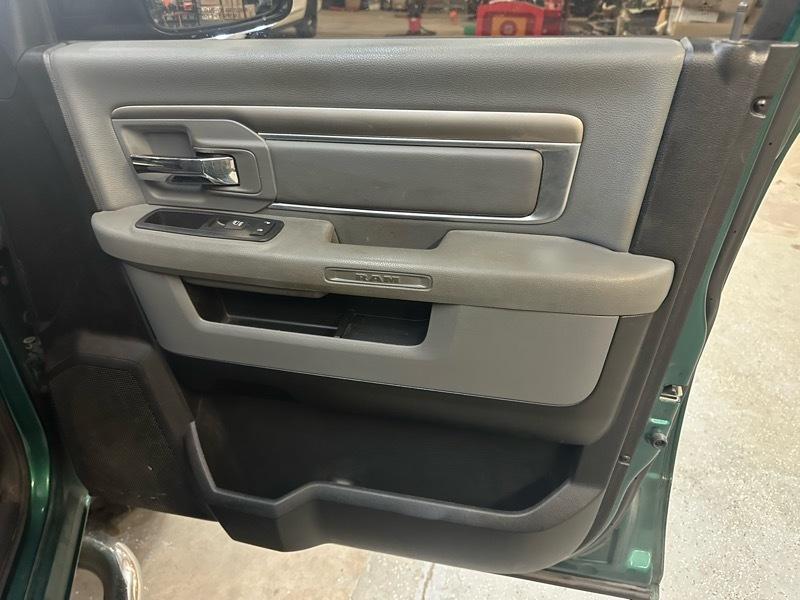 RAM 1500 Big Horn Crew Cab 4WD SWB 2016