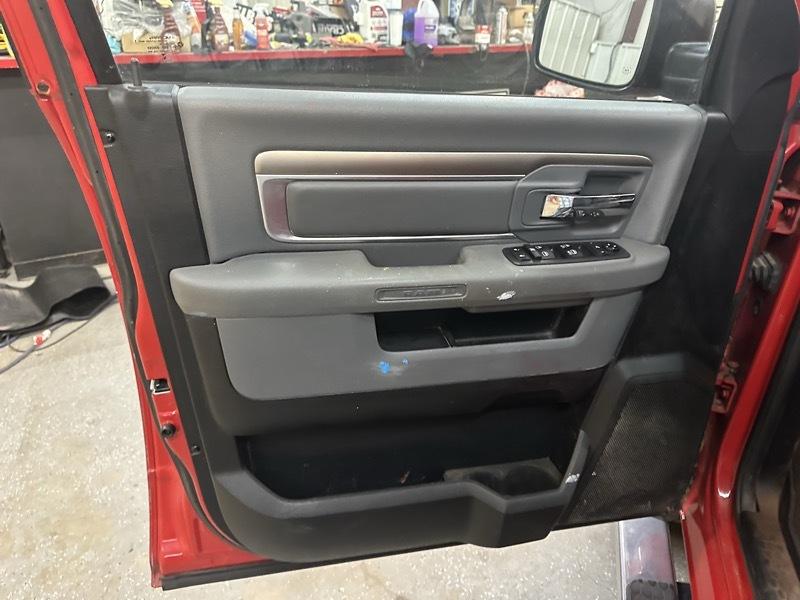 RAM 1500 Big Horn Crew Cab 4WD SWB 2013