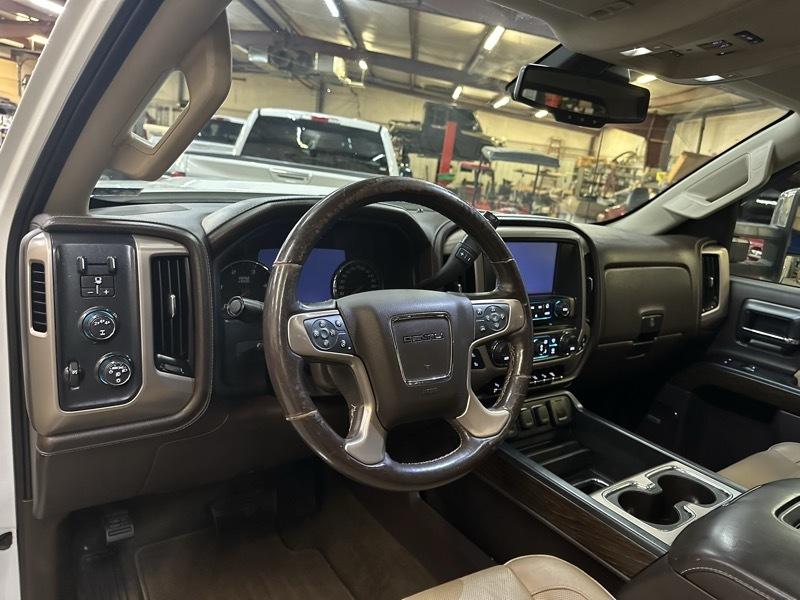 GMC Sierra 2500HD Denali Crew Cab 4WD 2017