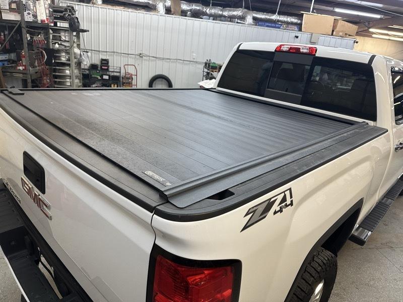 GMC Sierra 2500HD Denali Crew Cab 4WD 2017