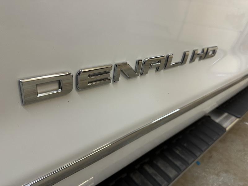 GMC Sierra 2500HD Denali Crew Cab 4WD 2017