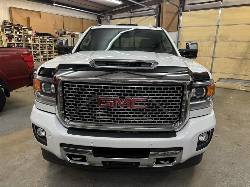 GMC Sierra 2500HD Denali Crew Cab 4WD 2017