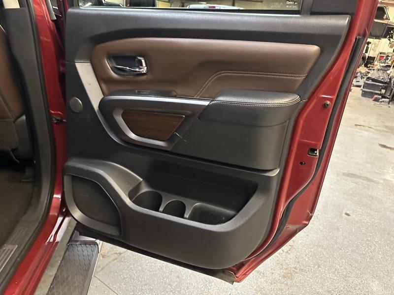 Nissan Titan XD Platinum Reserve Crew Cab 4WD Diesel 2017