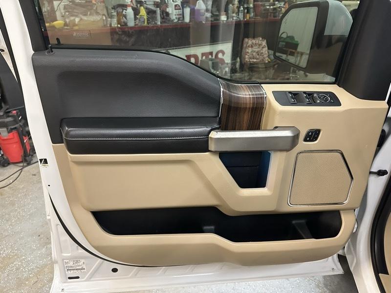Ford F-150 Lariat SuperCrew Short Box 4WD 2015