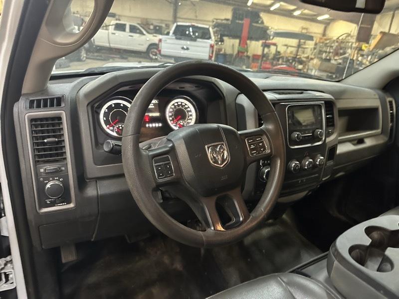 RAM 1500 4WD Crew Cab 140.5" Tradesman 2018