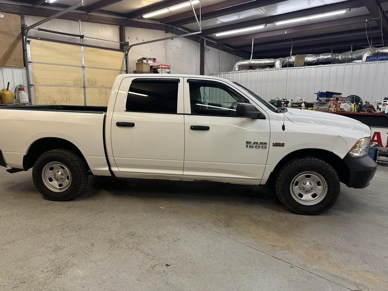 RAM 1500 4WD Crew Cab 140.5" Tradesman 2018