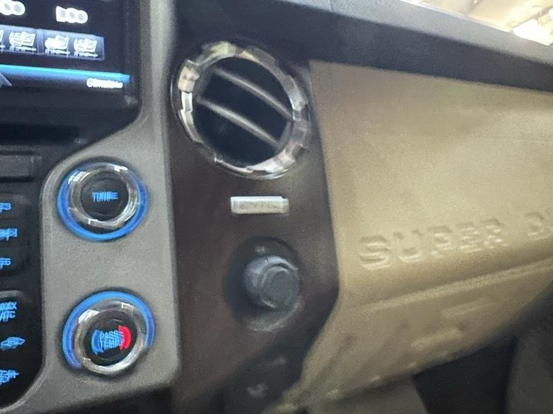 Ford F-250 SD Lariat Crew Cab Short Bed 4WD 2016
