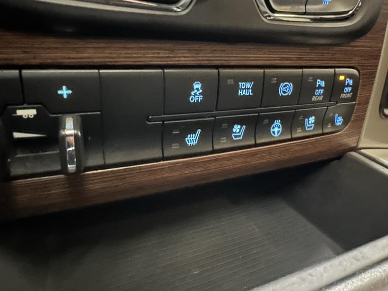RAM 2500 Laramie Crew Cab SWB 4WD 2016