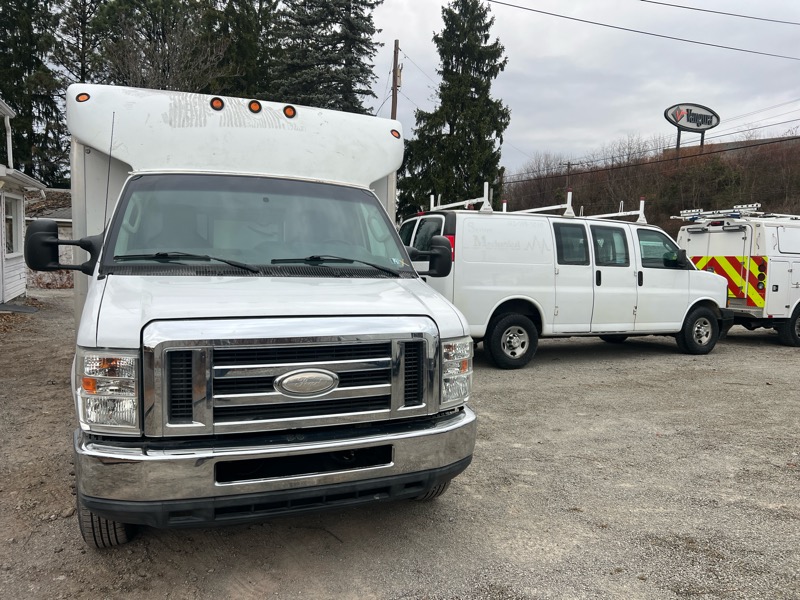 2015 Ford E-350 photo 2