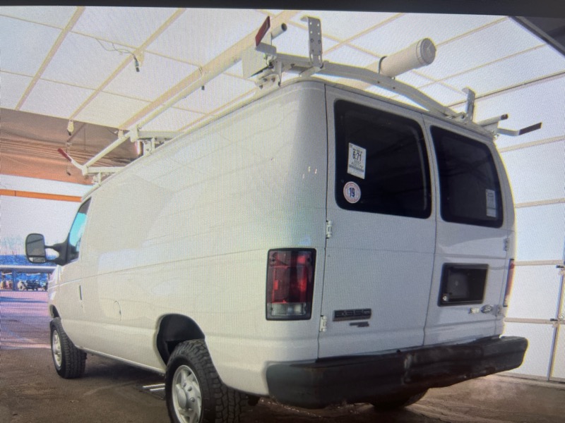 Ford Econoline E-350 Super Duty 2012