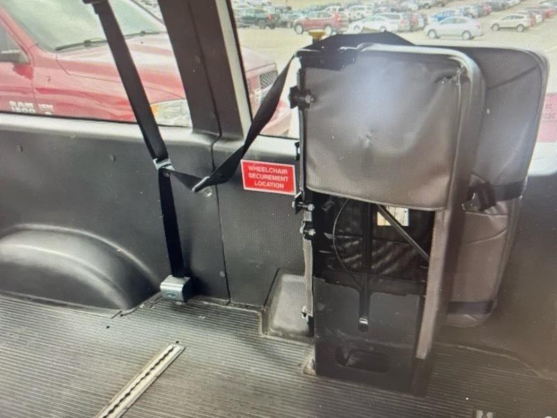 Ford Econoline E-350 Super Duty Extended 2012