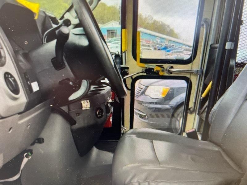 Ford Econoline E-350 Super Duty Extended 2012