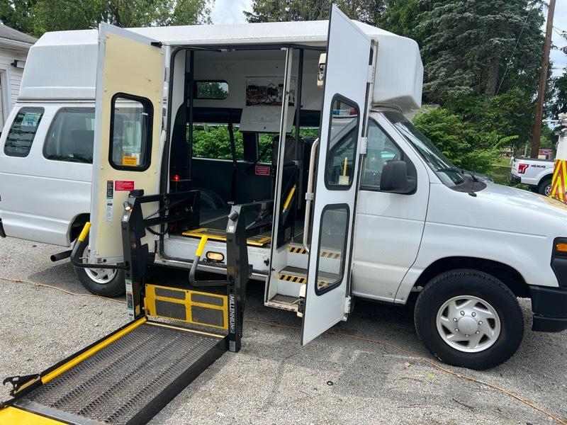 Ford Econoline E-350 Super Duty Extended 2012