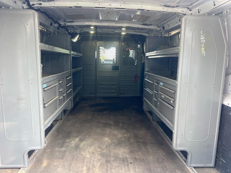 Ford T350 Vans XLT Wagon LR RWD 148 2017