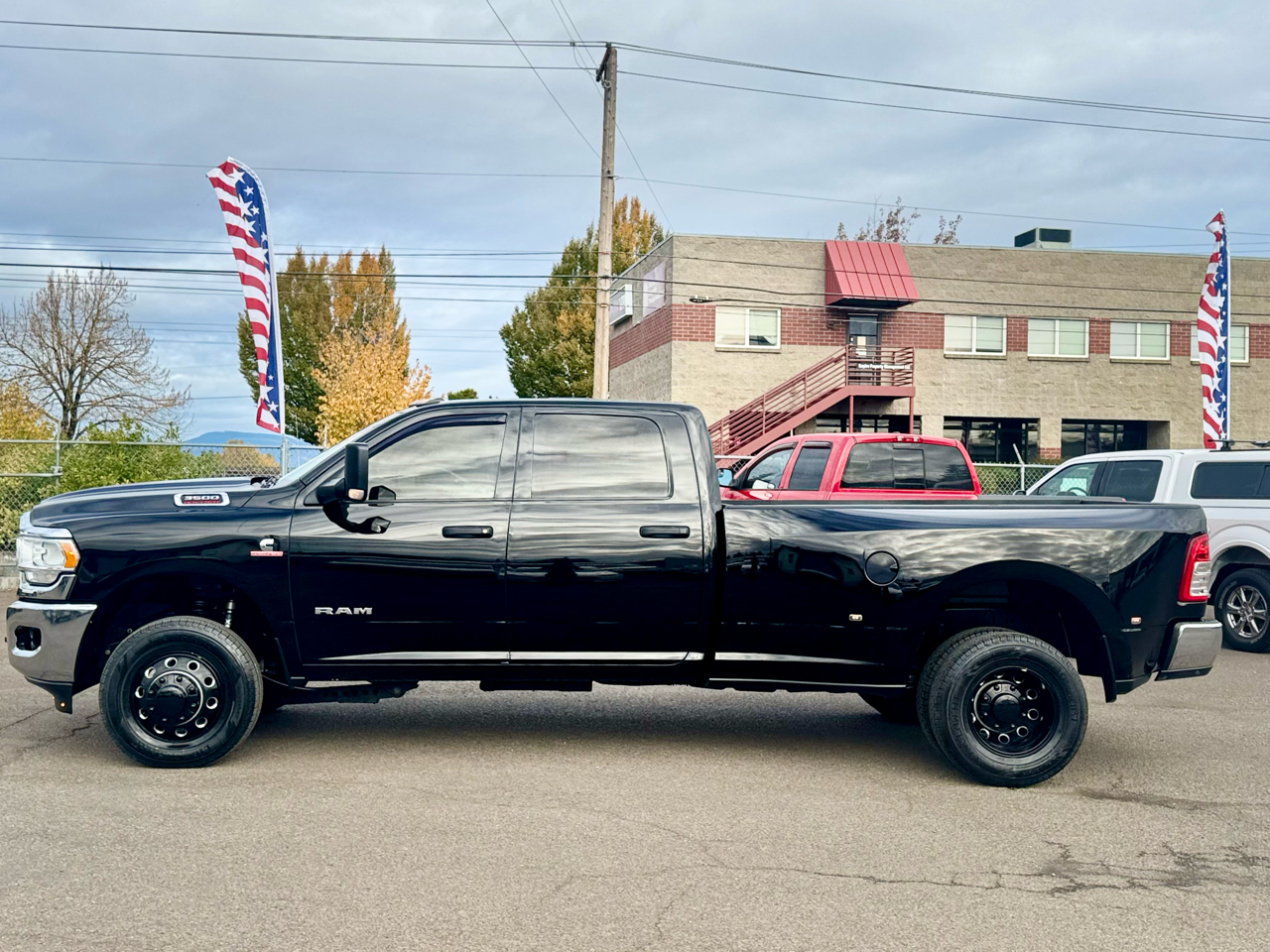 RAM 3500 Tradesman 4x4 Crew Cab 8' Box 2022 RAM 3500 Tradesman 4x4 Crew Cab 8' Box 2022