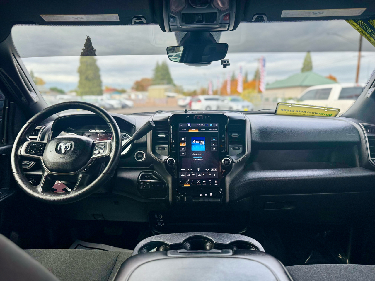 RAM 3500 Tradesman 4x4 Crew Cab 8' Box 2022 RAM 3500 Tradesman 4x4 Crew Cab 8' Box 2022