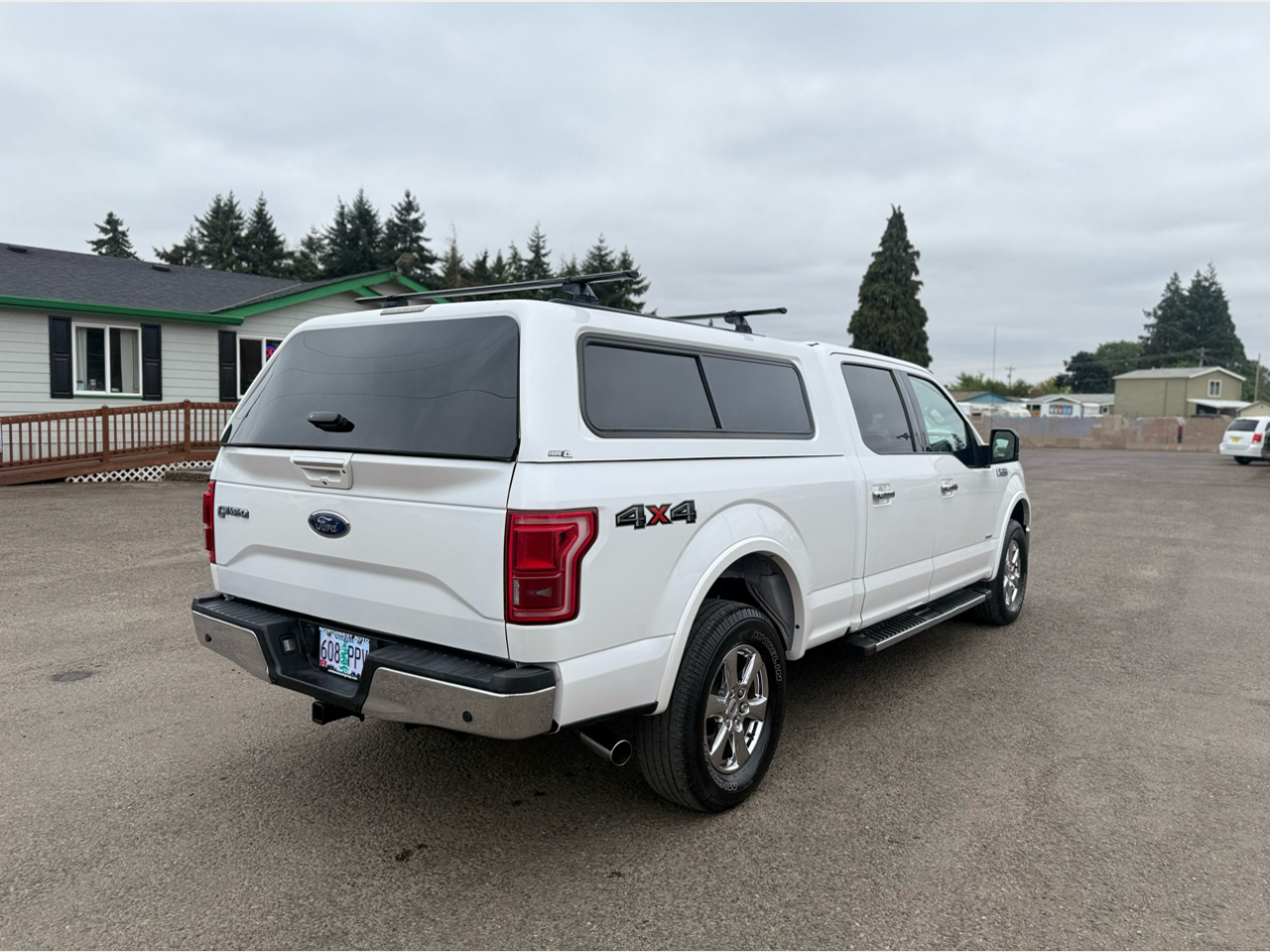 Ford F-150 4WD SuperCrew 157" Lariat w/HD Payload Pkg 2015