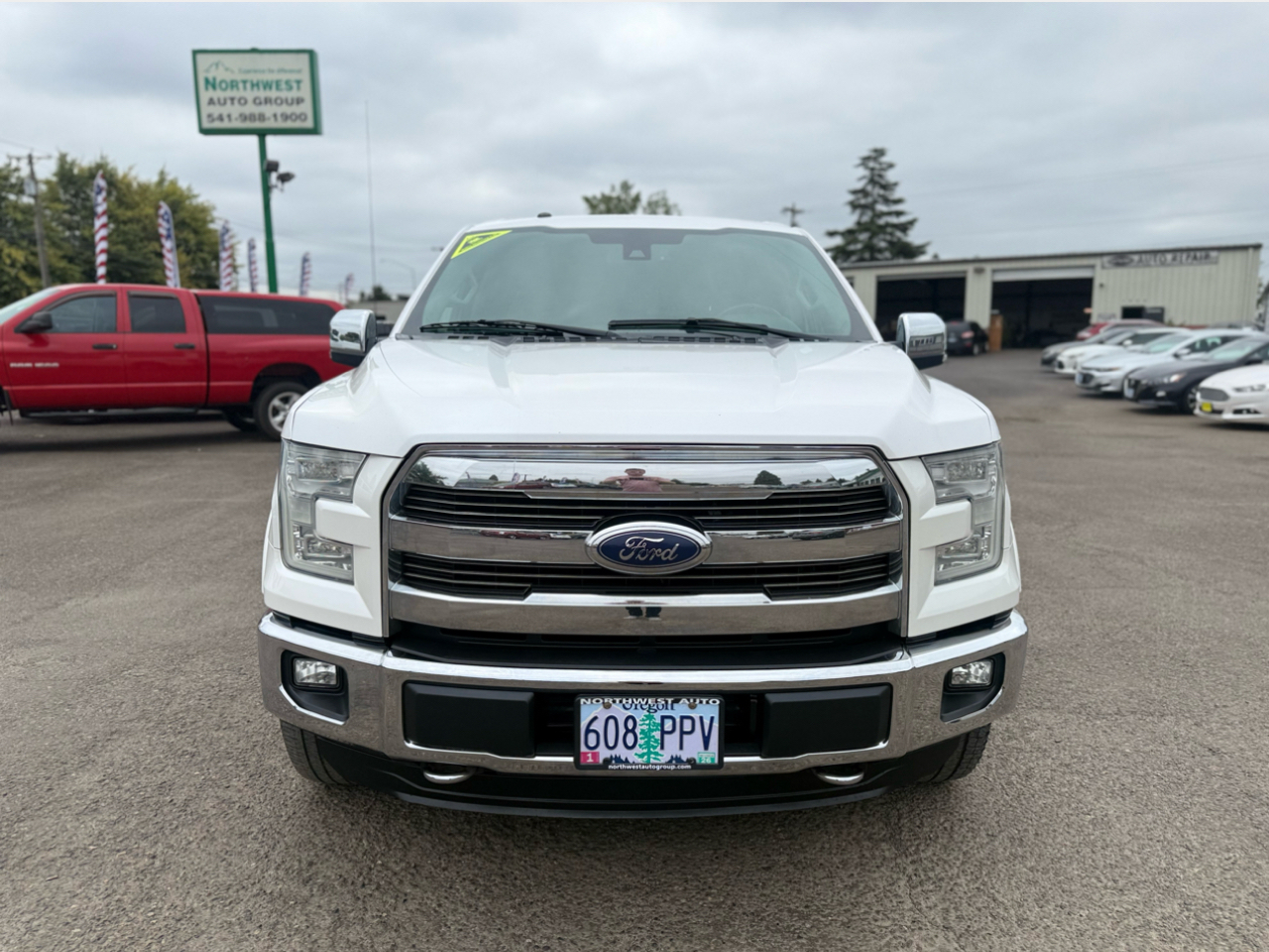 Ford F-150 4WD SuperCrew 157" Lariat w/HD Payload Pkg 2015