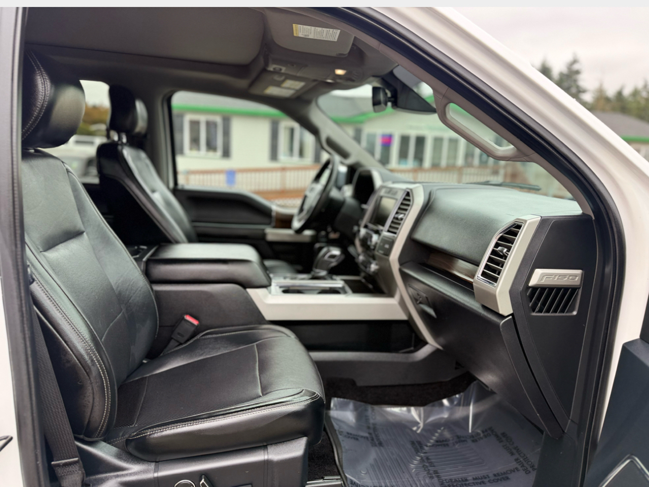 Ford F-150 4WD SuperCrew 157" Lariat w/HD Payload Pkg 2015