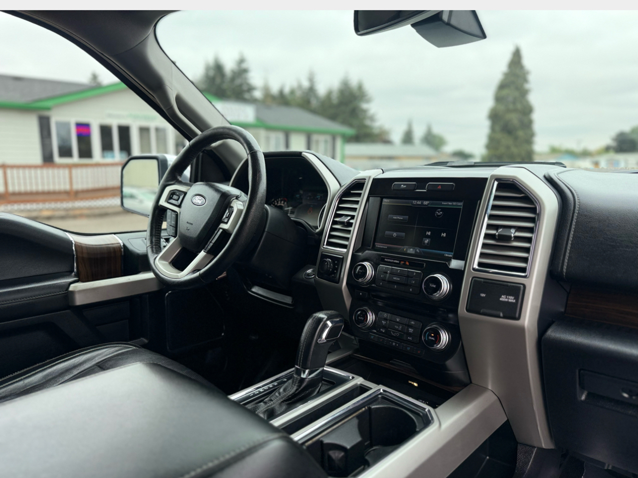 Ford F-150 4WD SuperCrew 157" Lariat w/HD Payload Pkg 2015