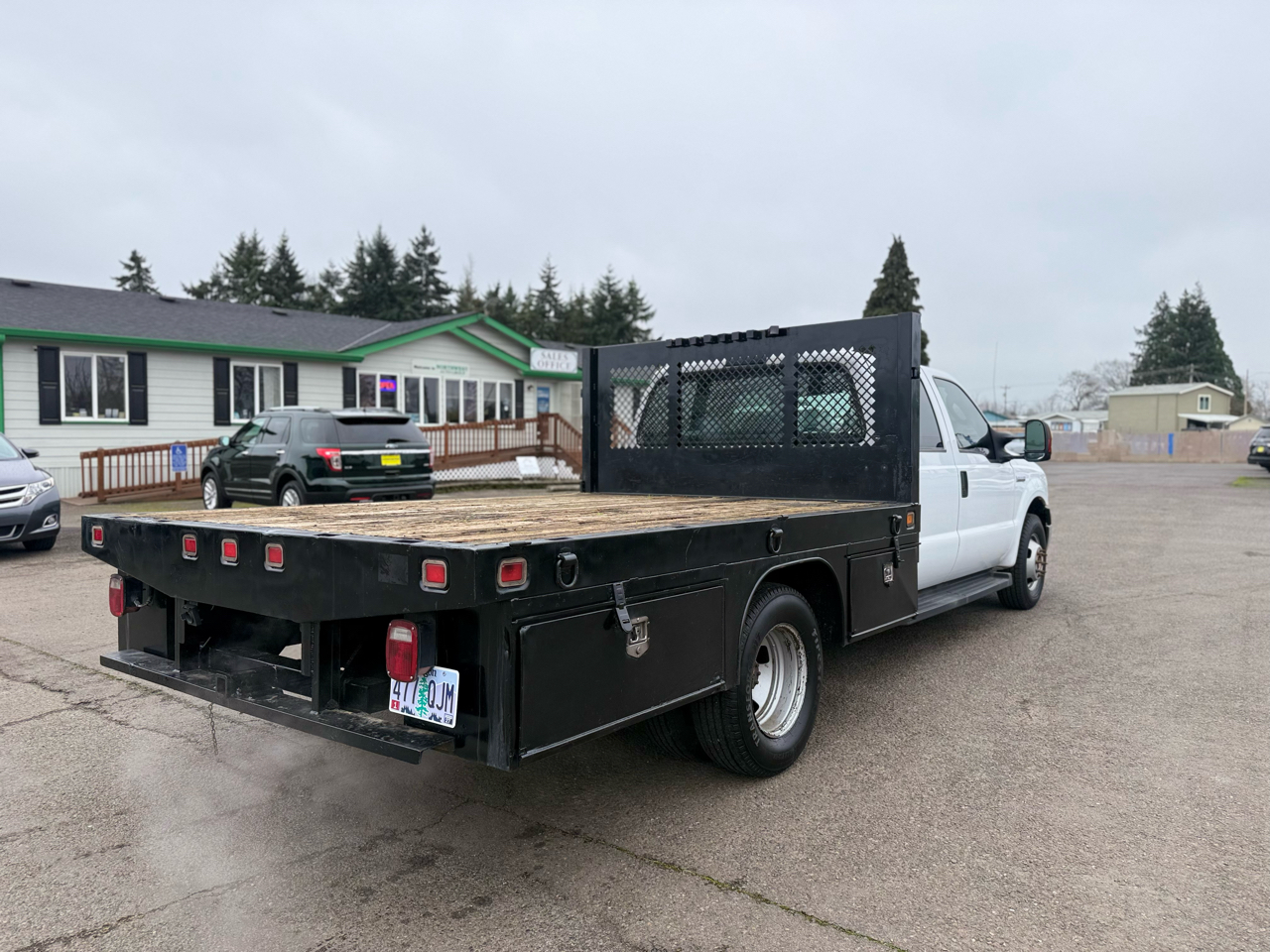 Ford Super Duty F-350 DRW Crew Cab 176" WB 60" CA Lariat 2006