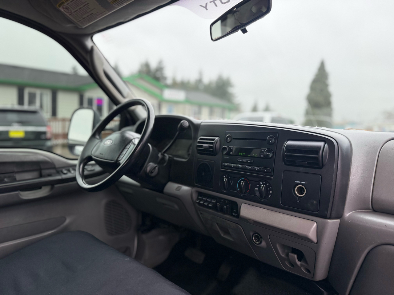 Ford Super Duty F-350 DRW Crew Cab 176" WB 60" CA Lariat 2006