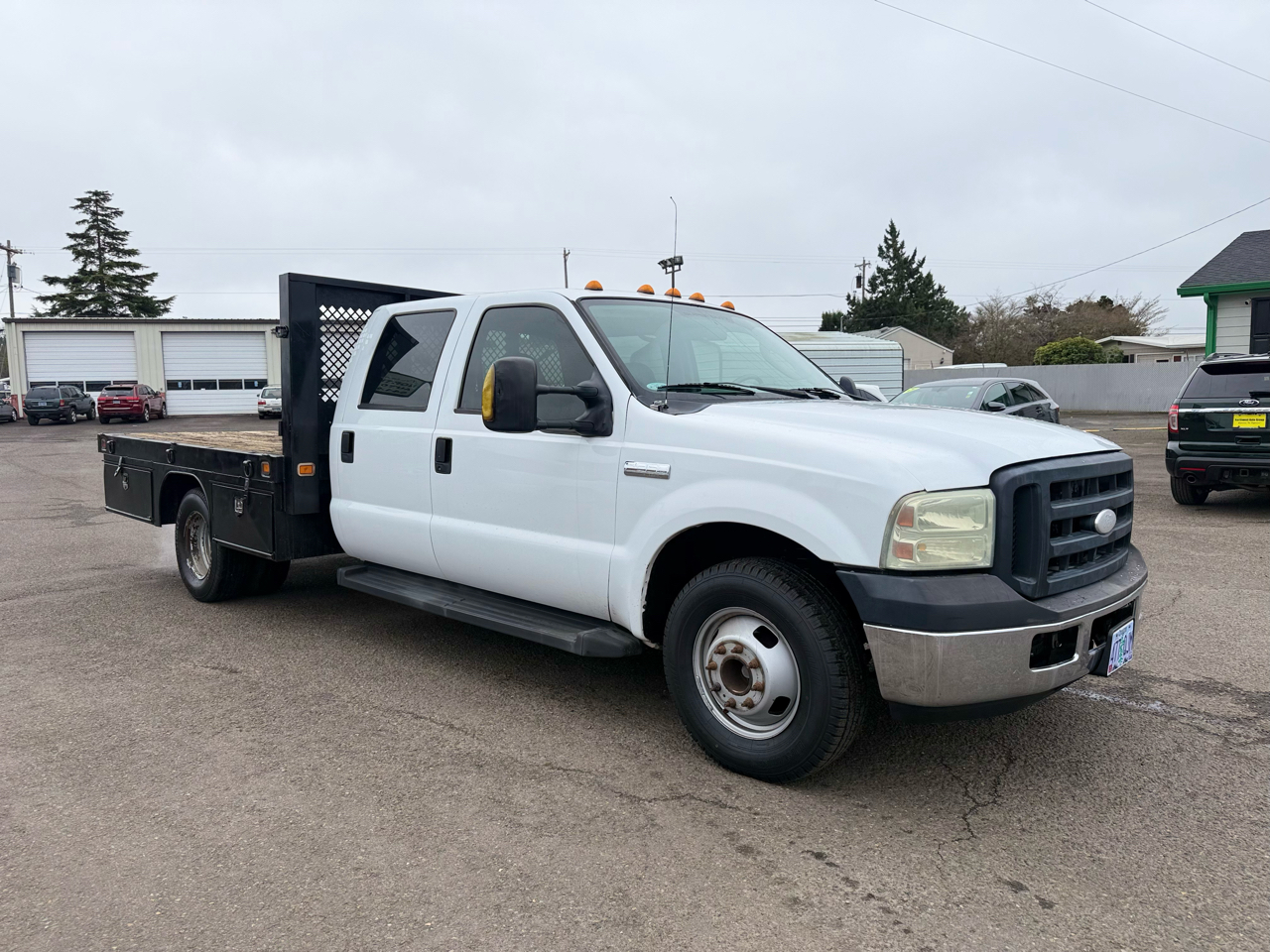 Ford Super Duty F-350 DRW Crew Cab 176" WB 60" CA Lariat 2006