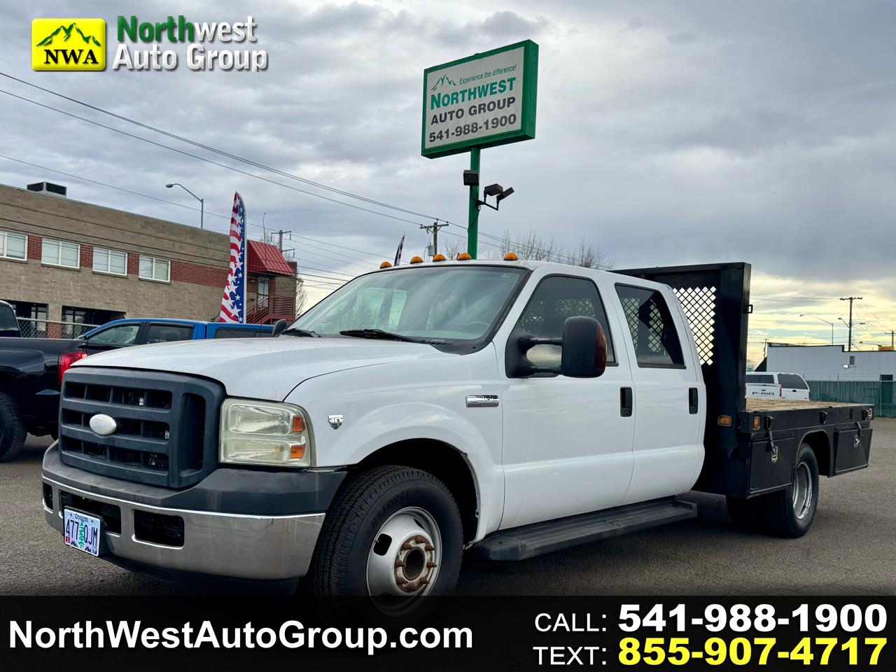 2006 Ford Super Duty F-350 DRW Crew Cab 176" WB 60" CA Lariat