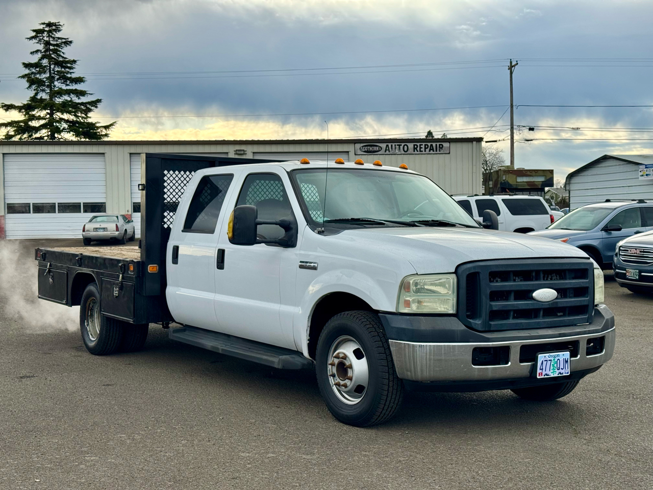 Ford Super Duty F-350 DRW Crew Cab 176" WB 60" CA Lariat 2006