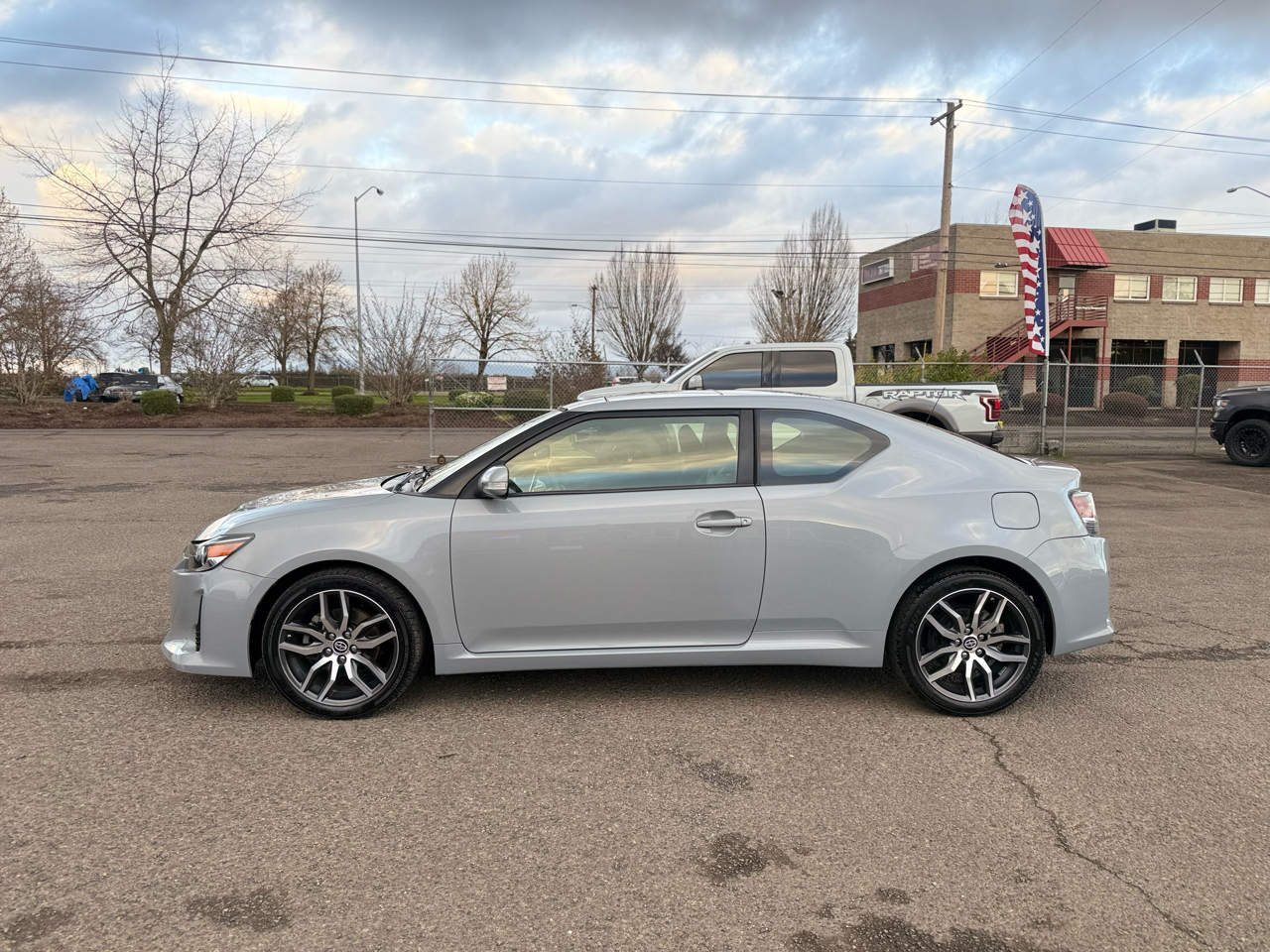 Scion tC 2dr HB Auto (Natl) 2015