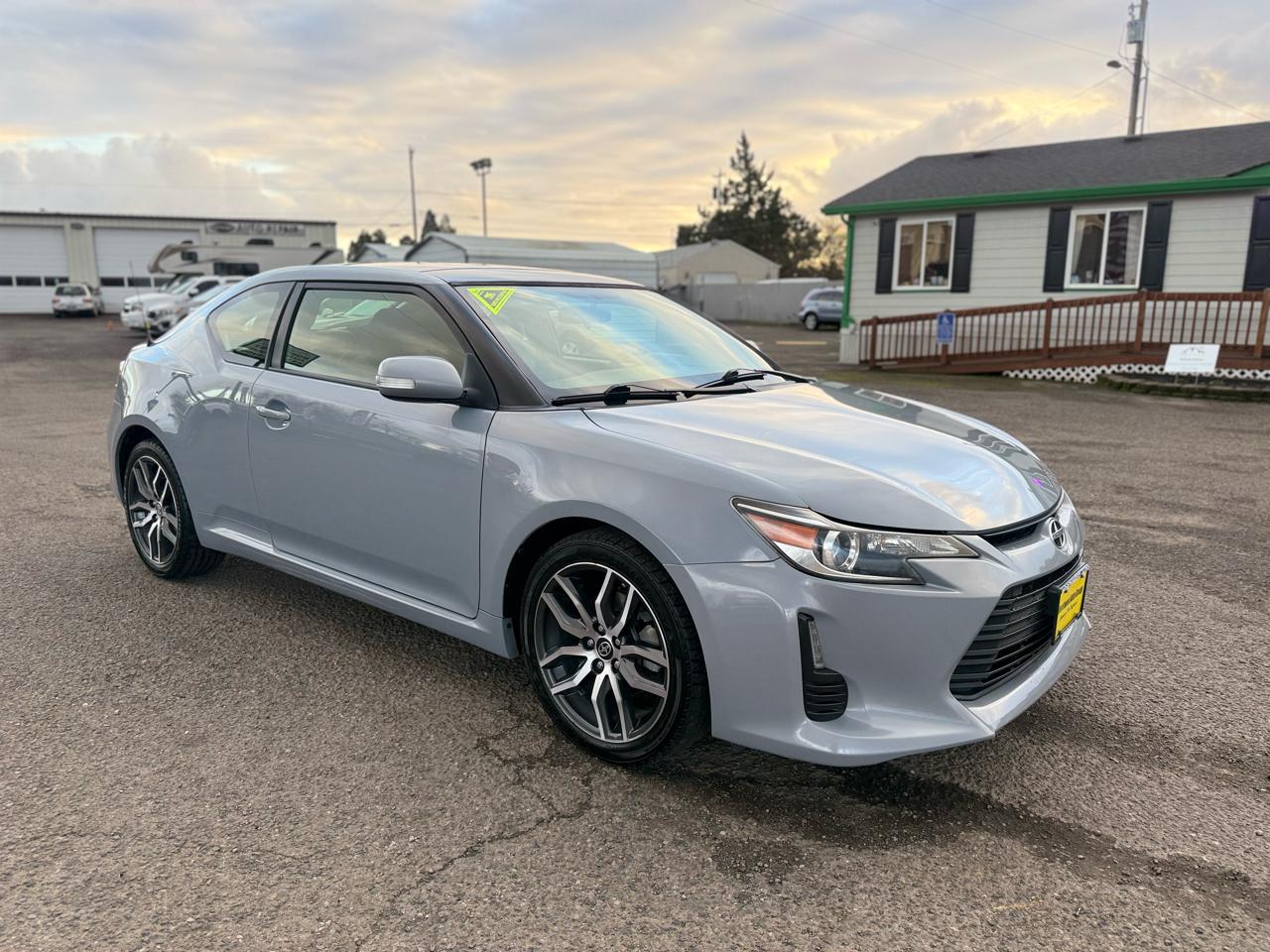 Scion tC 2dr HB Auto (Natl) 2015