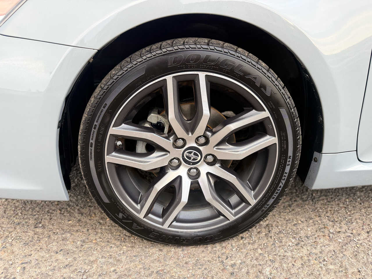 Scion tC 2dr HB Auto (Natl) 2015