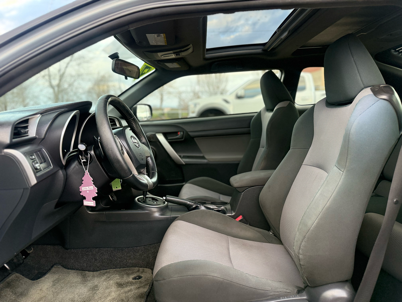 Scion tC 2dr HB Auto (Natl) 2015