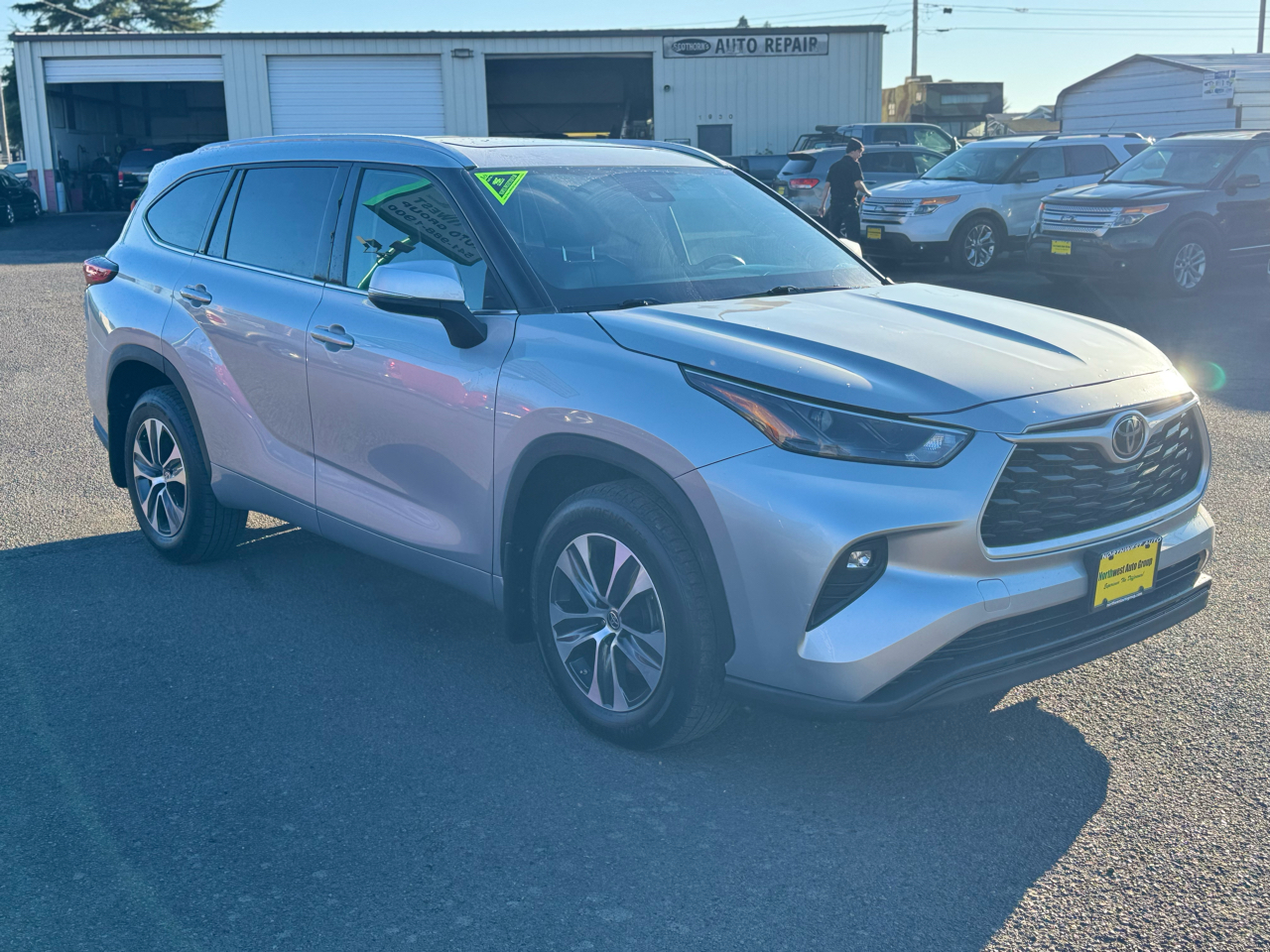 Toyota Highlander XLE AWD (Natl) 2022