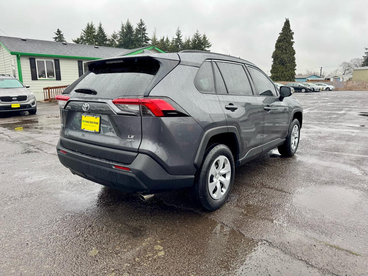 Toyota RAV4 LE AWD (Natl) 2019