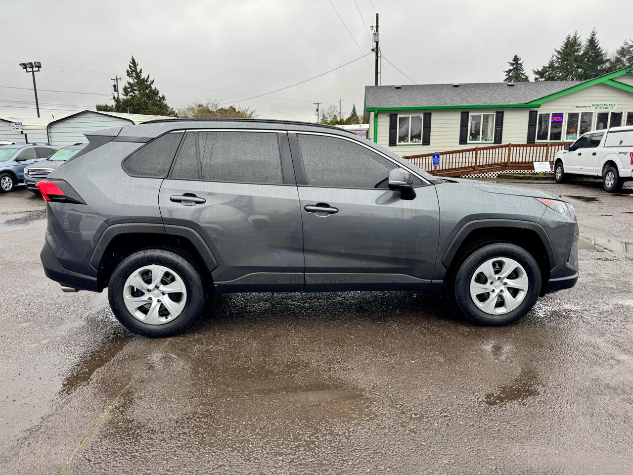 Toyota RAV4 LE AWD (Natl) 2019