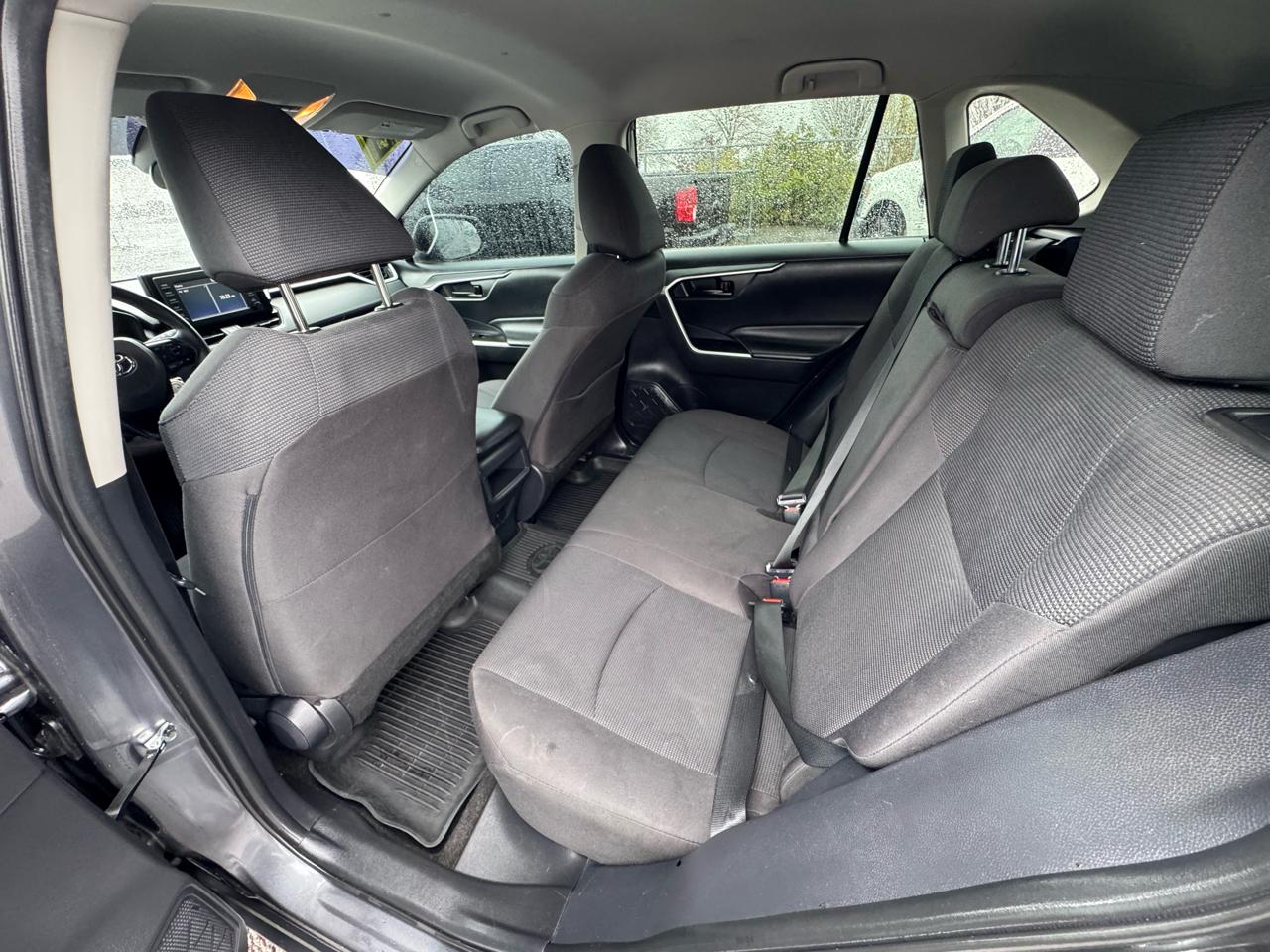 Toyota RAV4 LE AWD (Natl) 2019