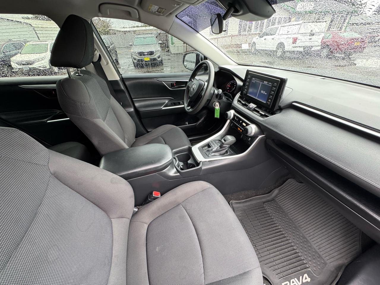 Toyota RAV4 LE AWD (Natl) 2019