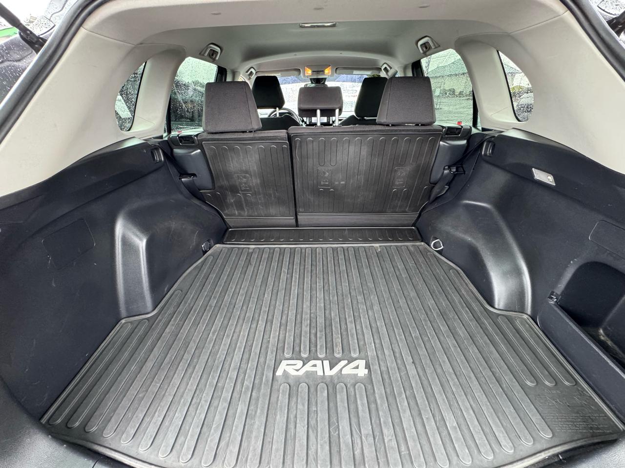 Toyota RAV4 LE AWD (Natl) 2019