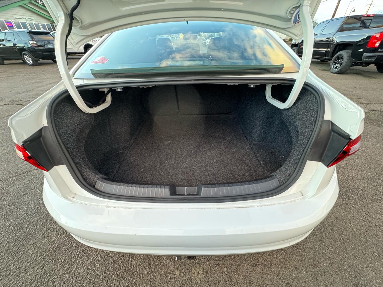 Volkswagen Jetta R-Line Auto w/SULEV 2019