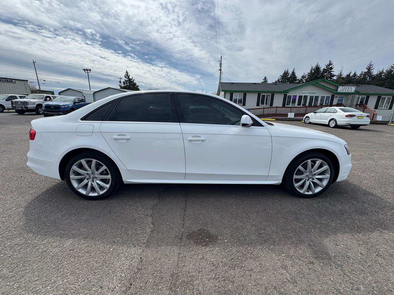 Audi A4 4dr Sdn Auto quattro 2.0T Premium 2014