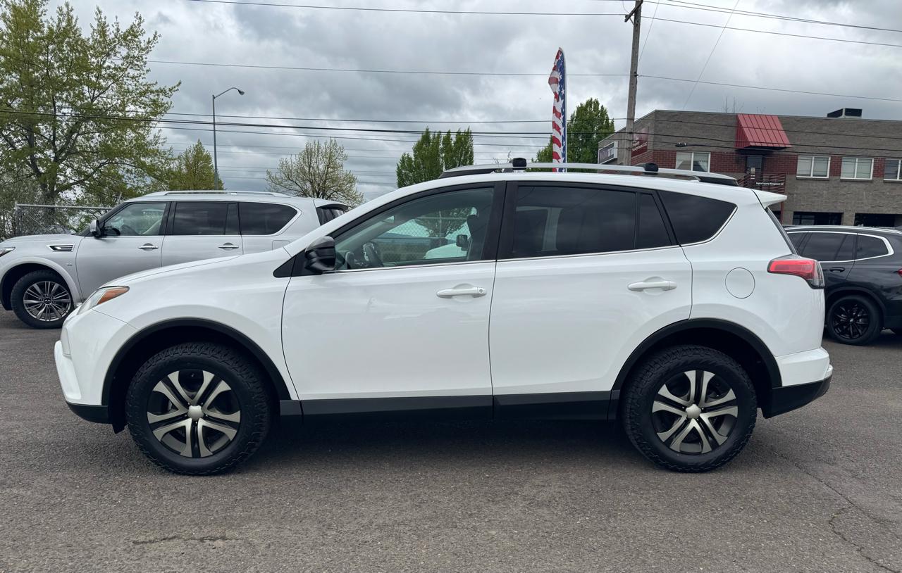 Toyota RAV4 LE AWD (Natl) 2017