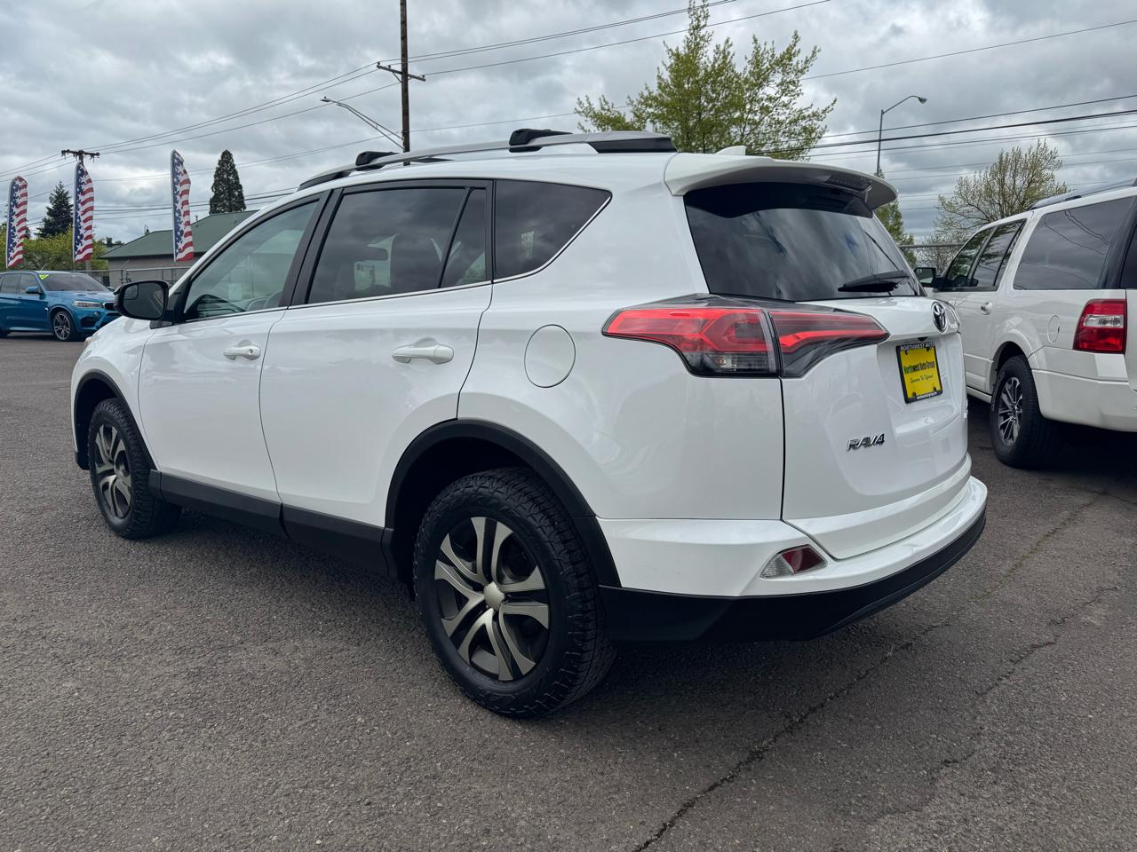 Toyota RAV4 LE AWD (Natl) 2017
