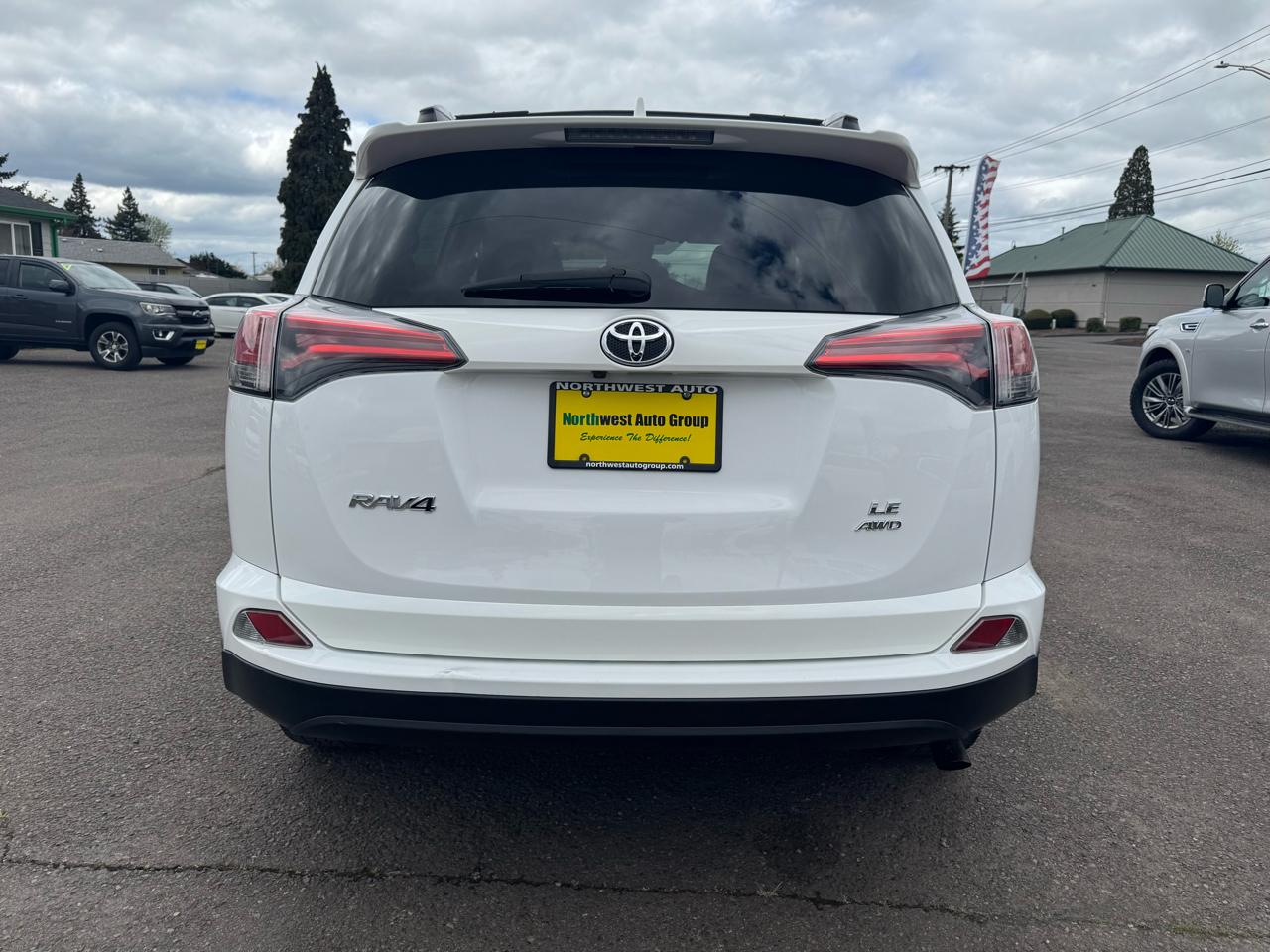 Toyota RAV4 LE AWD (Natl) 2017