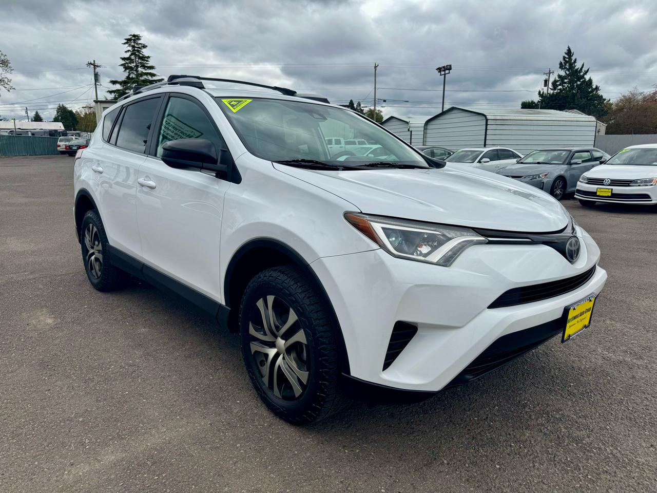 Toyota RAV4 LE AWD (Natl) 2017