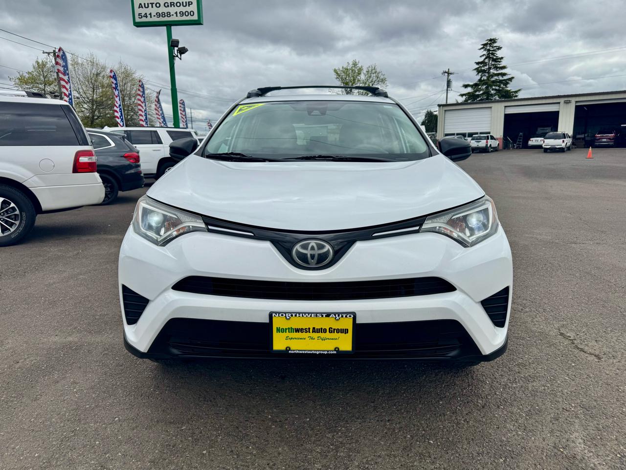 Toyota RAV4 LE AWD (Natl) 2017