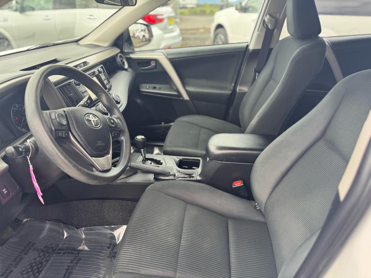 Toyota RAV4 LE AWD (Natl) 2017