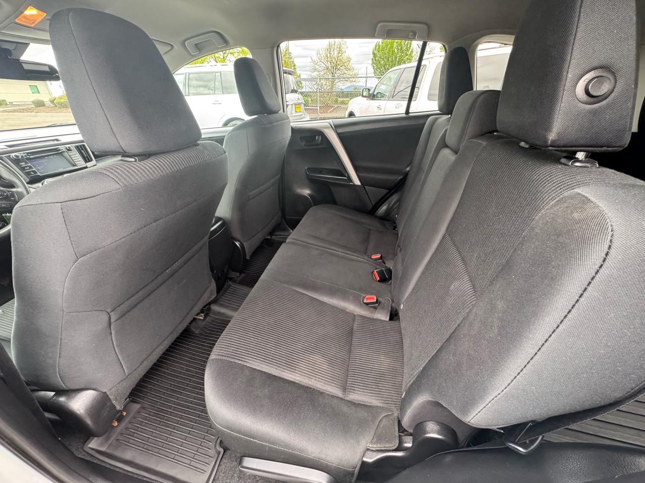 Toyota RAV4 LE AWD (Natl) 2017