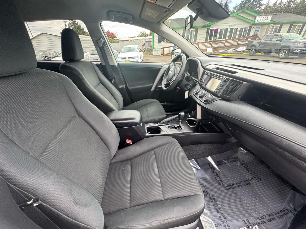 Toyota RAV4 LE AWD (Natl) 2017